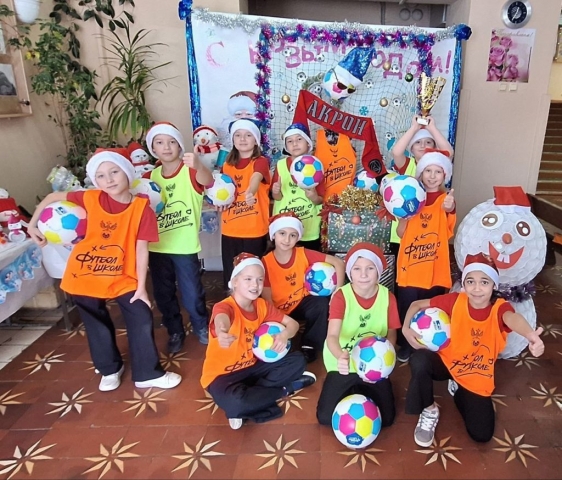 «Футбольная» новогодняя ёлка.